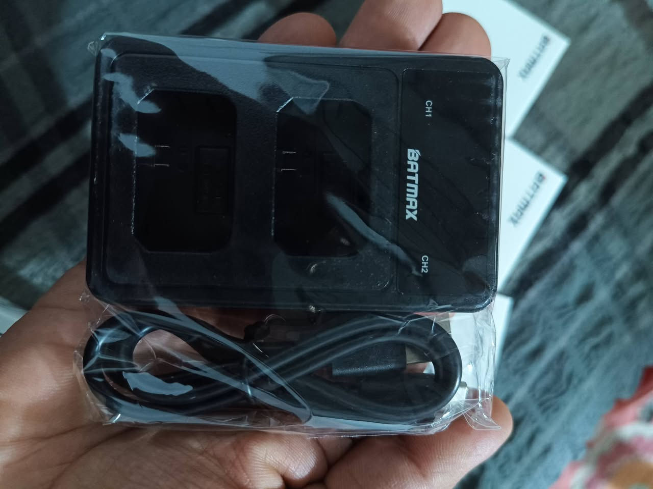 4 بطاريات وشاحنه 
هذه بطارية كاميرا من نوع Batmax NP-FW50 متوافقة مع العديد من كاميرات سوني. 
نوع البطارية: ليثيوم أيون (Li-ion).
السعة: 2000 مللي أمبير في الساعة (2000mAh).
الجهد الكهربائي: 7.2 فولت.
التوافق: مناسبة لكاميرات سوني سلسلة Alpha مثل a6000 وa6300 وa7 وa7R.
عدد ٤ بطاريات وشاحنه
السعر ٣٠ الف


**إذا كنت صاحب هذا الإعلان وتريد حذفه لأي سبب، رجاءا أرسل رسالة إلى الدعم الفني**