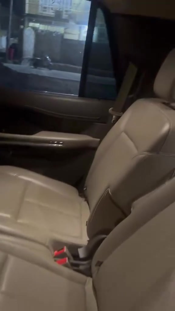 فورد اكسبدش2020 XLT
🟢 Ford Expedition 2020 Xlt MAX

حجم المحرك V6 سلندر (3.5L) تون توربو
عداد المسافة60000 ميل  
عدد المقاعد 7 راكب

🔴 المواصفات : فول عدا الفتحة
بصمة تشغيل - بصمة ابواب- تشغيل عن بعد- صندوق شفط كهربائي- رادار امامي (تحديد مسار)- رادار جانبي (نقاط عمياء)
رادار خلفي (التحذير من الاصطدام) -تحكم وضعيات القيادة Drive modes - شاحن موبايل Wireless 
كشنات جلد- كشنات تدفئة+ تبريد
كشنات خلفية تدفئة 
سستم سماعات Bang&Olefsen
تحكمات - اوتو بارك Auto Park - اوتو ستارت Auto Start
اوتو ستوب Auto Stop- اوتو هولد Auto Hold
منافذ AUX+USB- مانع انزلاق+ABS
وبقية المواصفات المعروفة
———————-
بيها تبديل  جاملغ الايمن الامامي مع بارد شبر بالبنيد مع صبغ قليل باب الايمن الامامي  
 الاستفسار الاتصال /
***********
