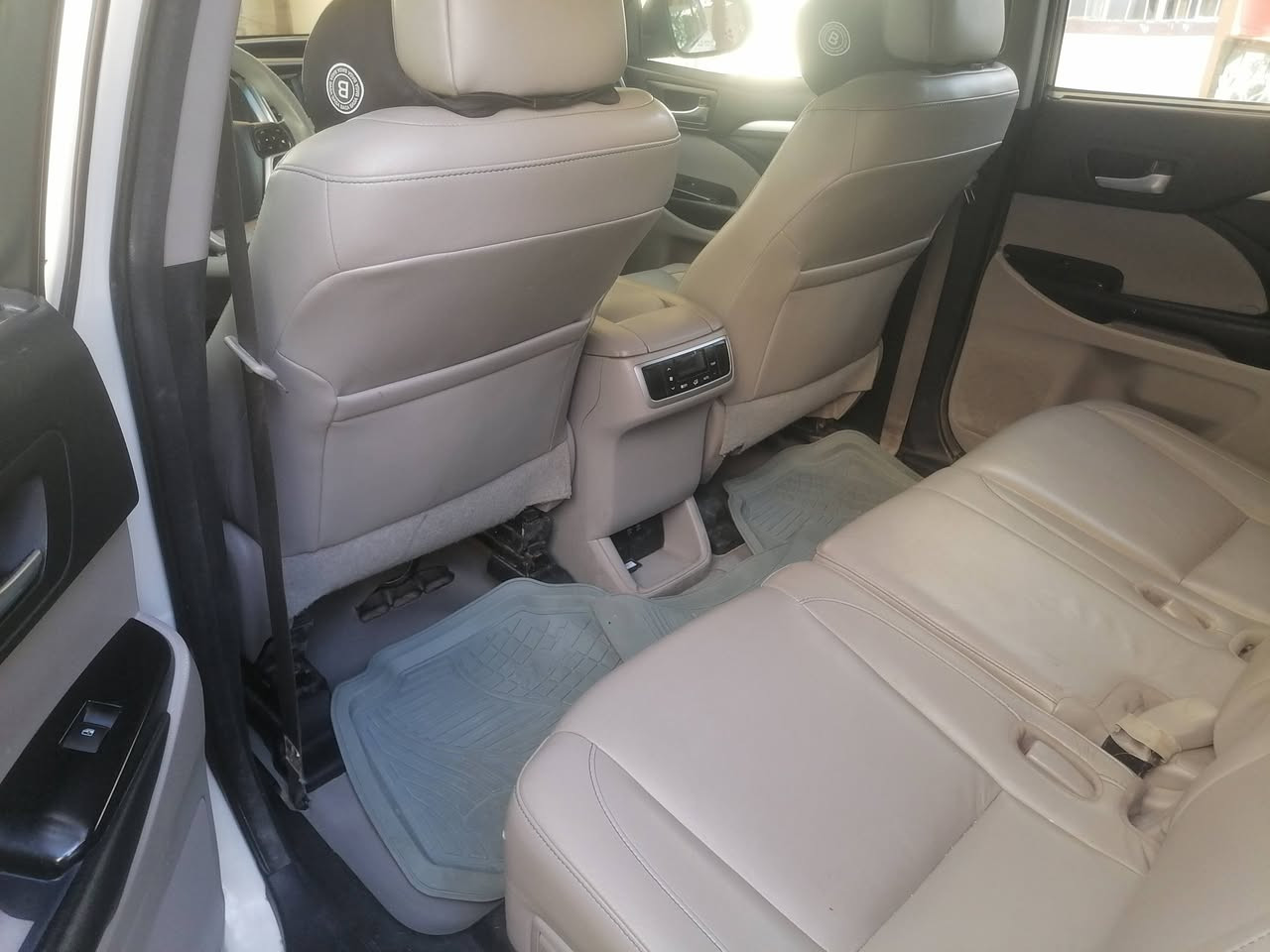 هايلاندر موديل 2017 محرك 6 ما مفتوح بيها 3قطع تبديل بلادي سعر  ٢٥٠ $ قفلة. تواصل مع رقم  ***********
