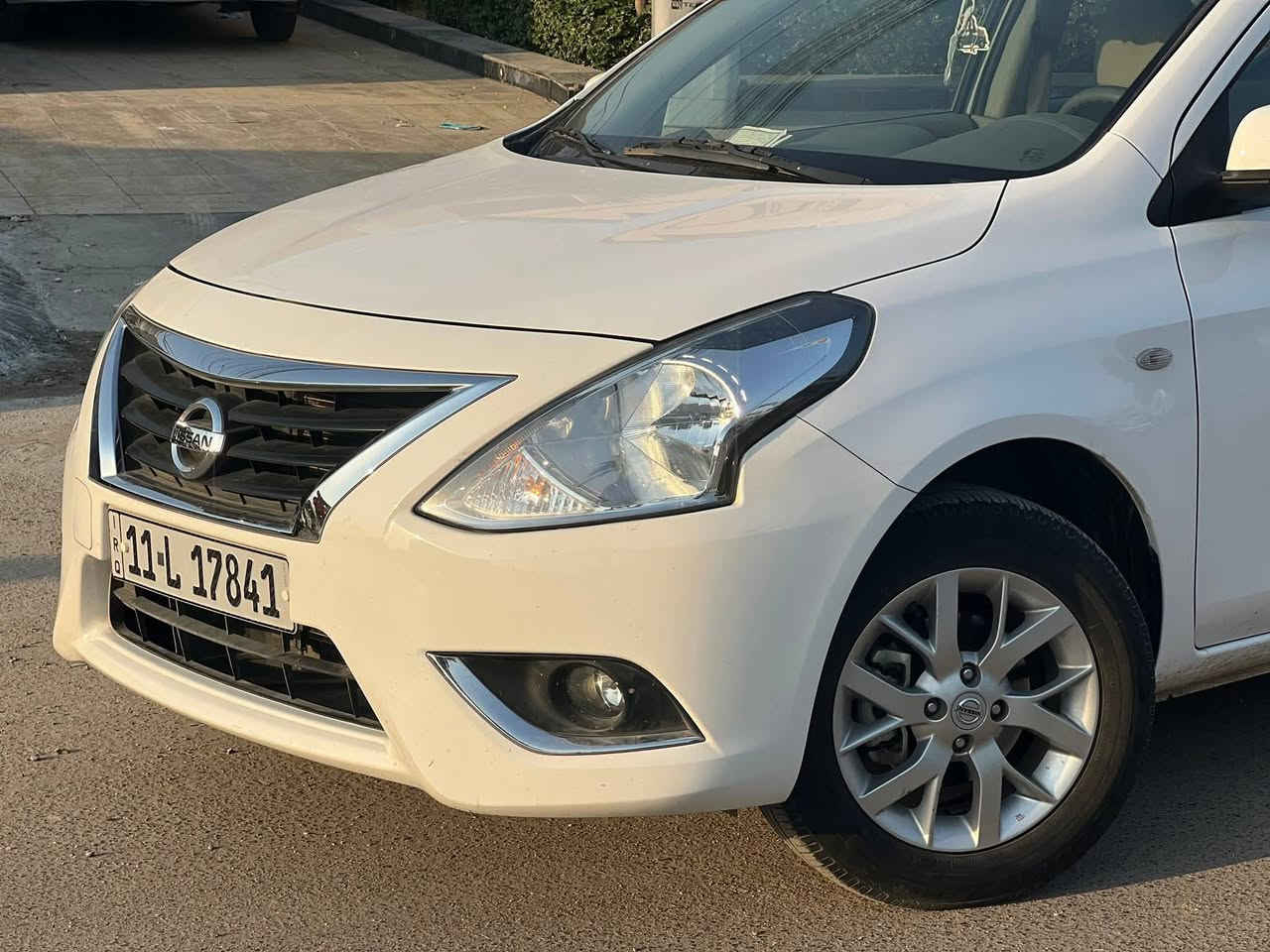 نيسان سني هندي اصلي 
 موديل24 ماشية 31
هاي السيارة كدامكم وسعرها 122 وبيها مجال 
فقط يحتاج صبغ للجاملغ 
***********
