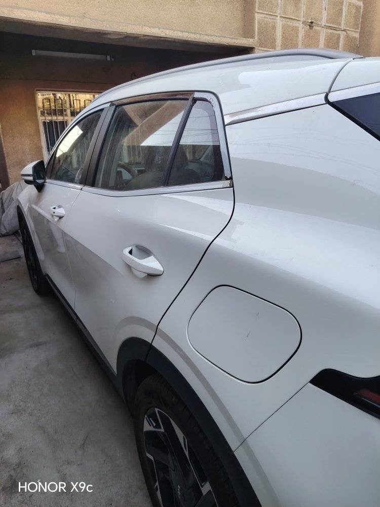 للبيع: كيا سبورتاج 2024 - فئة LX (قمارة حديد)
​الحالة: زيرو (Zero Mileage).
​المحرك: 4 سلندر، سعة 2.0 لتر.
​اللون: [اكتب لون السيارة].
​أبرز المميزات:
​سقف حديد (بدون فتحة سقف).
​شاشة لمس قياس 8 بوصة تدعم Apple CarPlay و Android Auto.
​كاميرا خلفية عالية الدقة مع حساسات ركن.
​تشغيل عن بعد + بصمة.
​مثبت سرعة (Cruise Control).
​أنظمة الأمان: ABS, ESC, وسائد هوائية
حي العامل
***********
