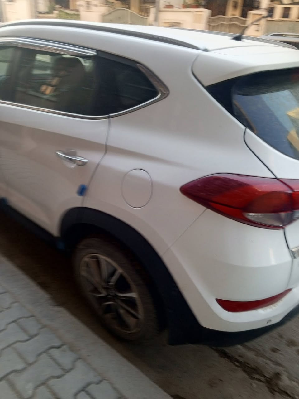 السلام عليكم 
 توسان خليجي 2018
 رقم بغداد الجديد 
هزه سنويه جديدة
يدات نيكل
شاشة كبيرة حساسات اماميه وخلفيه
كاميرا خلفية
مري شفط مع اشاير
لد نهاري
تحكم ستيرن
كشنات جلد
الارضيه مغلفة جلد
تطعيم الداخل صاجي 
ثلاث وضعيات قيادة (سبورت,عادي,ECO)
تبريد قطعتين السياره مكفوله محرك كير مكفول بسمي السعر 183 وبيه مجال العنوان بغداد الاعظميه *********** وتساب ***********
