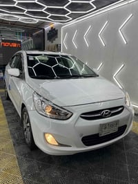 اكسنت خليجي 2018 فول مواصفات  سلايد  لايت عدسه +بكلايت لد  شاشة وكامره...