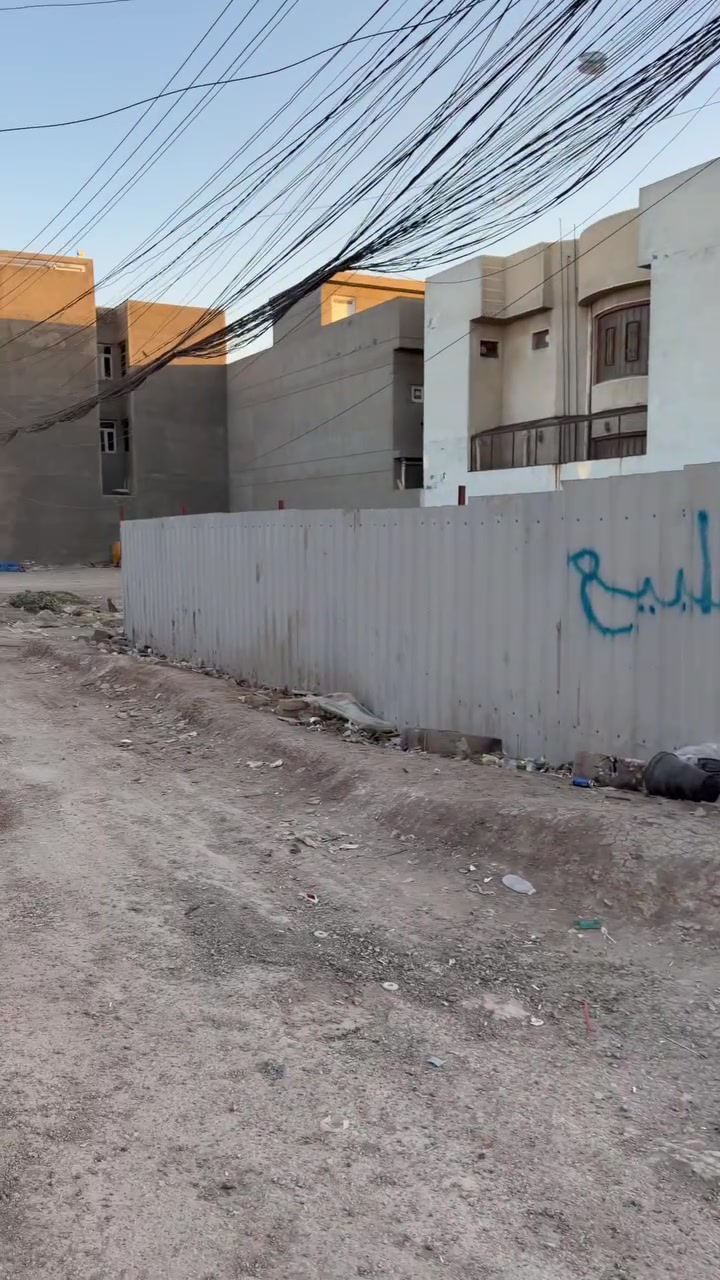 بيت  للبيع م🏡  👇👇🏠🏡🏘️🏚️   
المكان بغداد قضاء المحمودية حي البتول   المنطقة فية سكن ومشروع مجاري   
 وكامل خدمات اكتب تم بتعليقات يوصلك سعر تلقائي 🏠✅⭕️👇

استفسار او اتصال او زيارة 
مكتب حسين العارضي للوساطة العقارية 
***********
***********
***********
