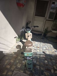 دراجه شحن للبيع نضيفه وبيه سويجين وبصمتين وكارتين والشاحنه من ماركه ول...