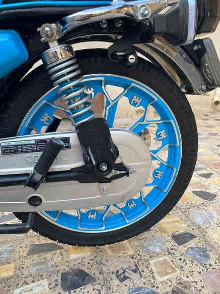 السلام عليكم 
دراجه سيفان 5 كير للبيع 
محرك 200cc
مرقمه رقم نجف بأسمي 
جديده مديل 2025
قبل شهرين طلعت من الوكيل 
دراجه ما ناقصهه برغي تعال وشوف شخط مابيهه 
سعرهه مليون و600 وبيهه مجال بسيط 
مكاني نجف كوفه 
الرقم للاستفسار ***********
