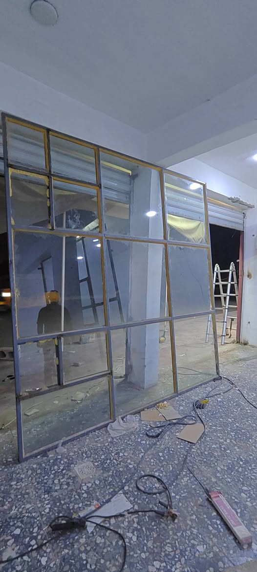 جام خانة للبيع قياس عرض 3متر في ارتفاع 290 العنوان جسرديالى القديم منطقة جامع طه للاستفسار ***********
