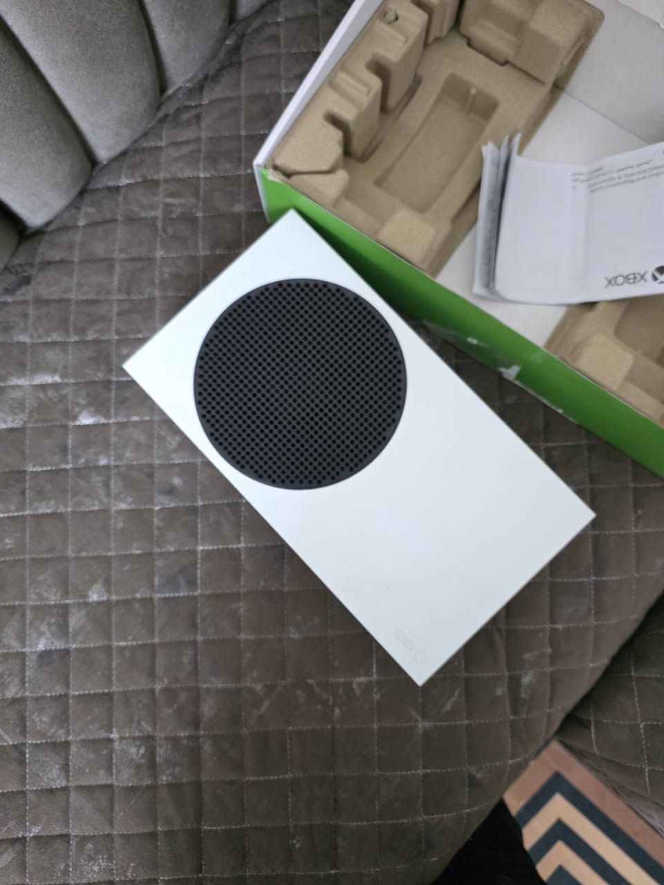 اكس بوكس سيريس اس اصدار 2024جهاز بعده جديد لوك ستيكر مع جوستك بلادي شرط مامفتوحة جهاز حيل حيل جديد مستخدم شي قليل السعر 375وبي مجال للطيبين توصيل جميع المحافظات متوفر ***********
