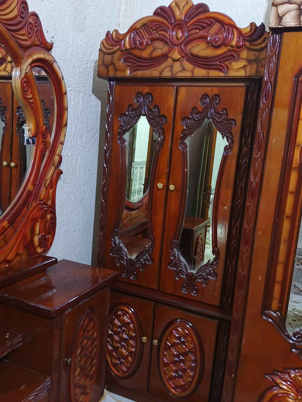 سلام عليكم غرفه اخشاب للبيع نظيفه كلش خشب عراقي صاج السعر 800 وبيها مجال لشراي تواصل *********** واتساب فقط.......
