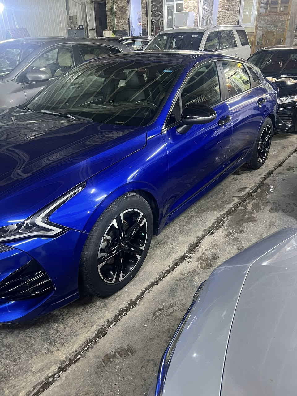 السلام عليكمk5للبيع السياره جديده ماشيه ٤٠الف السياره فوول عدا بانورما المواصفات رادار امامي رادار خلفي رادار جانبي بصمه شاشه كبير كامره دواره اوتوهولد ادراف مود سايد بريك بصمه السياره مديل ٢٠٢٢حادثه جاملغ وبنيد والباقي مكفول كير مكينه جديدحداديه صدر كله جديد  السياره بدون ايرباك وبدون شاصي كله مكفول العنوان بغداد للستفسار ***********
