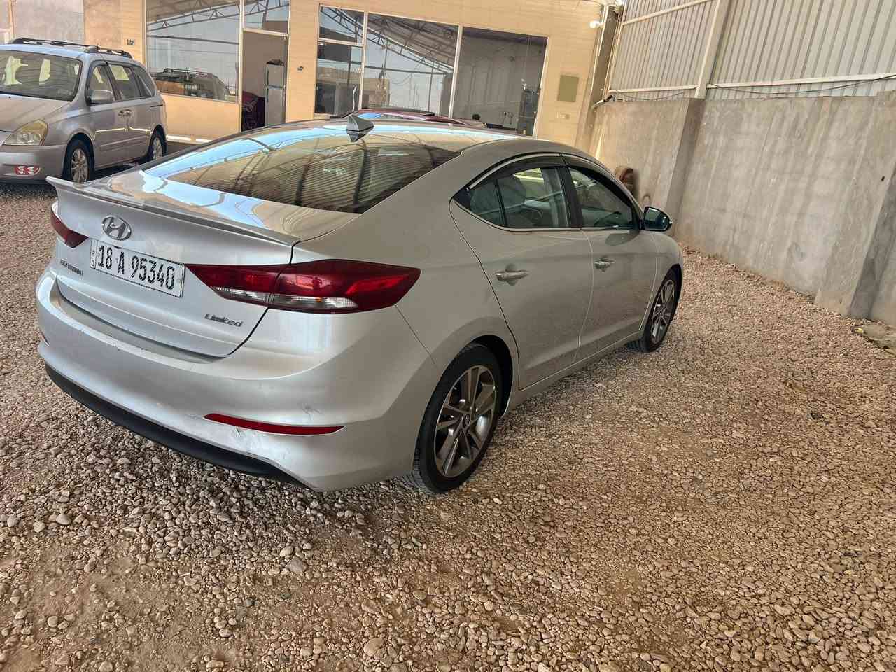 سلام عليكم النتره البيع موديل 17 بيه بربع جاملغ وبربع بنيد نضيفه جدن تبريد وحدديه وتايرات كله جديد محرك ما مفتوح موصفات كشن كهربائي وجلد سياره موضحه بل صور ايستفسار علئ الارقام سعر 117 وبيه مجال حله ورديه خارج 

***********
***********
