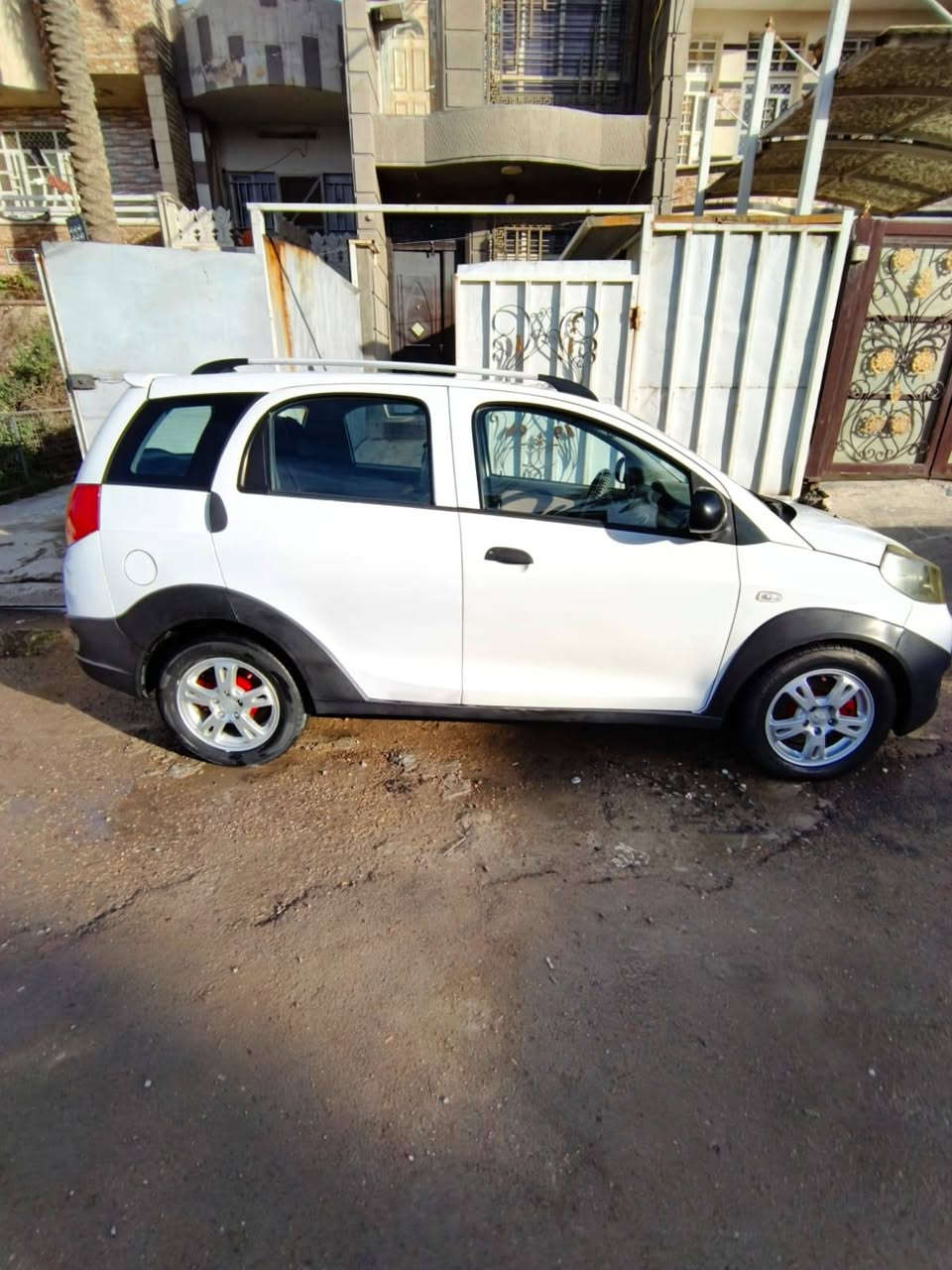 موديل ٢١٠٤ رقم واسط موجوده بغداد بيها صبغ بالباب الي بجانب السايق عطل بالتبريد والباقي كلها تمام للاستفسار *********** بغداد, العراق
