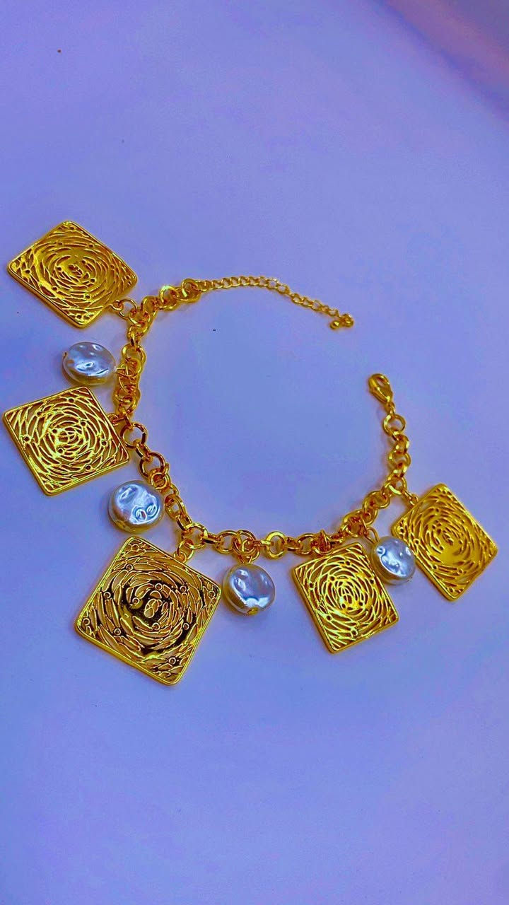 سوار فرفشه ايطالي 🤚طلاء ذهب ضمان مطعم بصدف لولو او فيروز او مينه جمانه


**إذا كنت صاحب هذا الإعلان وتريد حذفه لأي سبب، رجاءا أرسل رسالة إلى الدعم الفني**