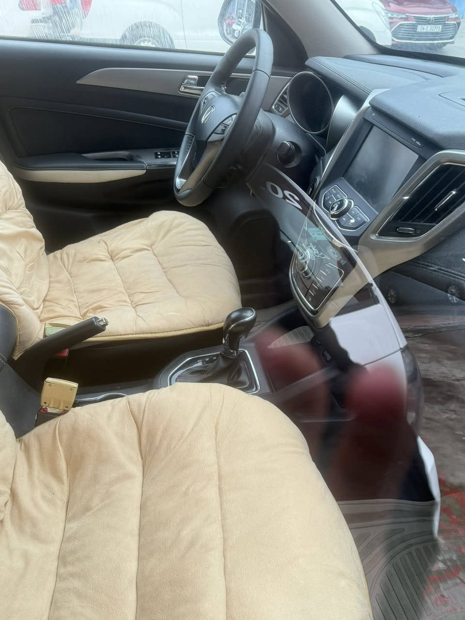 سلام علیكم شانجان S35 مودیل 2019 رقم سليمانيه جديد 2028 مواصفات فول فتحه سلايت كشن ابيض اسود جلد حساسات امامي خلفي كاميرات كير محرك مامفتوح ثلاثه مكانات تعدل بارد بي بدون صبغ تبريد شغال سياره احلي من صوره مكان مكاني اربيل 
سعر ٨٩
رقم موبايل [***********
