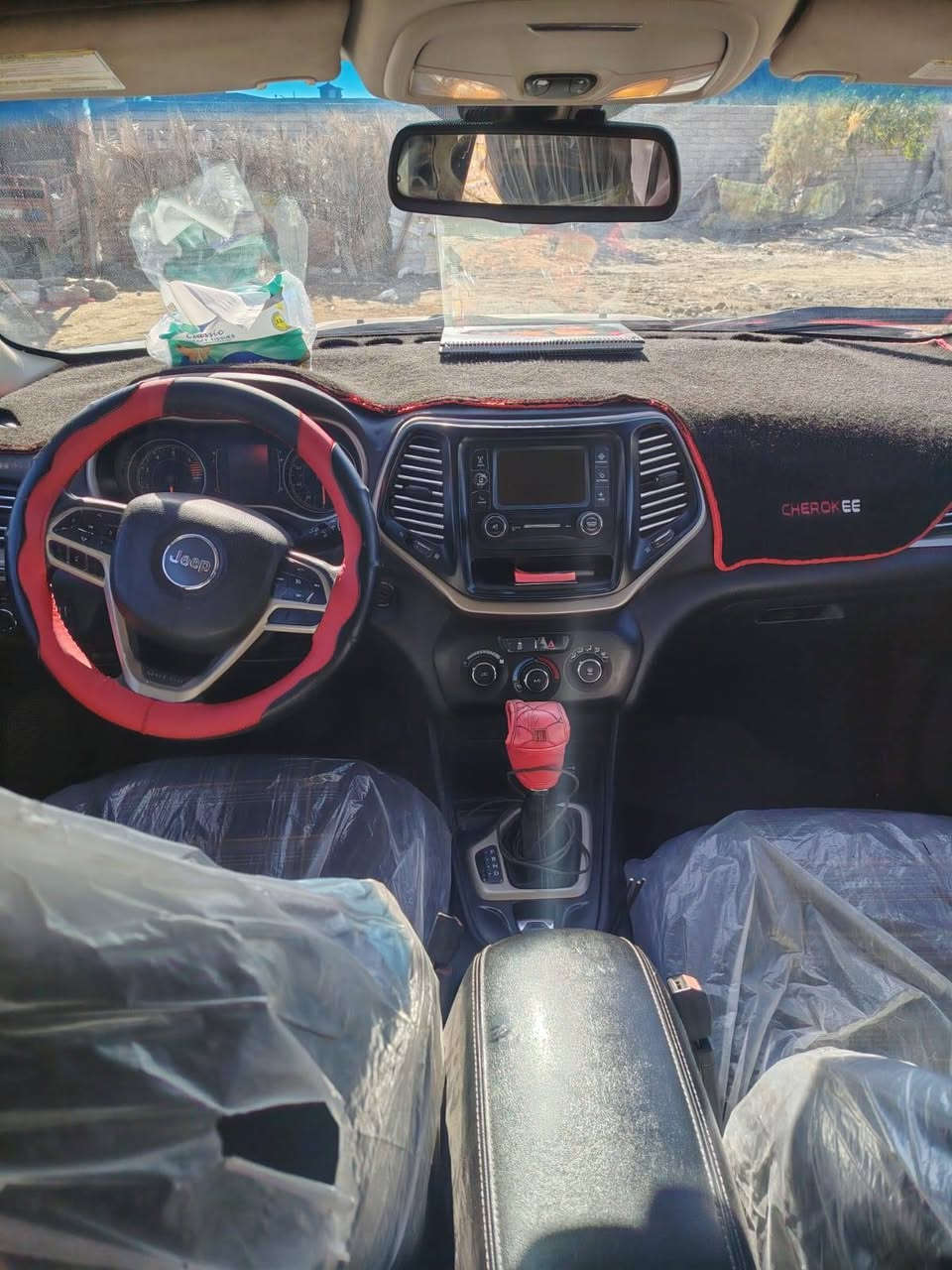 السلام عليكم سياره للبيع جيب شيروكي بزون موديل2017 مشروع وطني رقم ذي قار فئه سبورت مكان السيارة البصرة قضاء المدينة سعه المحرك 4 سلندر2400 محرك جديد كير كفاله السعر 110وبي مجال بيع او مراوس حسب القناعه ***********///واتساب*********** الخاص مفتوح
