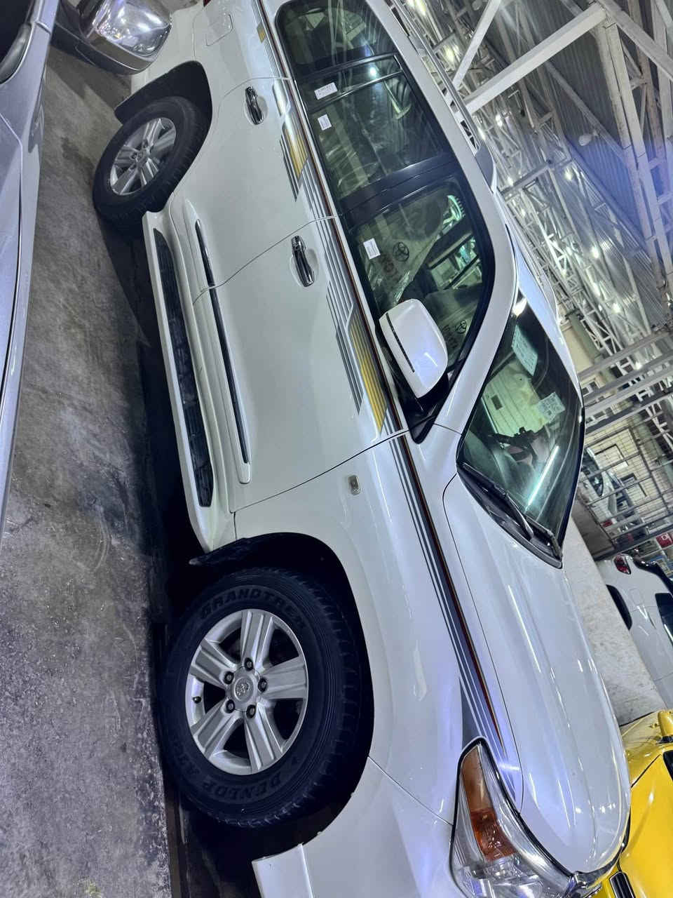 السلام عليكم.لاندكروز 2010 مكفوله من الصبغ والتبديل والكير والمحرك جاهزه من كلشي ام الدي في دي رقم اربيل الدولي باسمنا وكاله وصاحبها عربي ساكن بغداد مكينه 6 سلندر 4000 فول مواصفات السعر285 مجال بسيط للشراي مكانها بغداد الدوره او اليوسفيه معارض ناحية الرشيد بيع او مراوس حسب القناعه *********** بغداد, العراق
