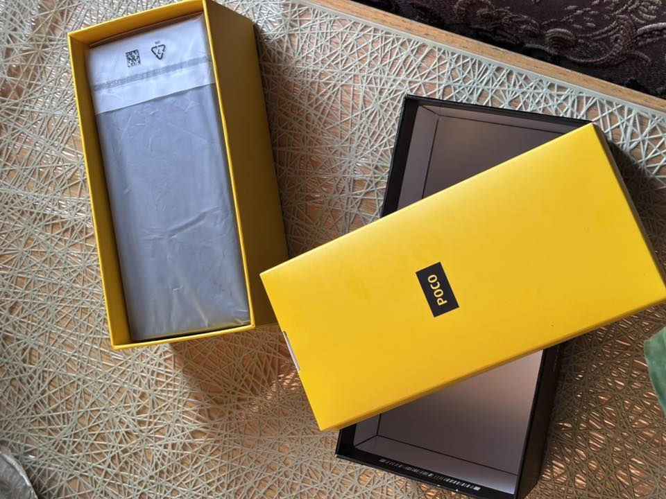 بوكو x5 برو
5g
النظافة 100%
الجهاز استعمال قليل كلش 
الذاكرة 256
العشوائية 8
السعر 240
وبي مجال 
***********
