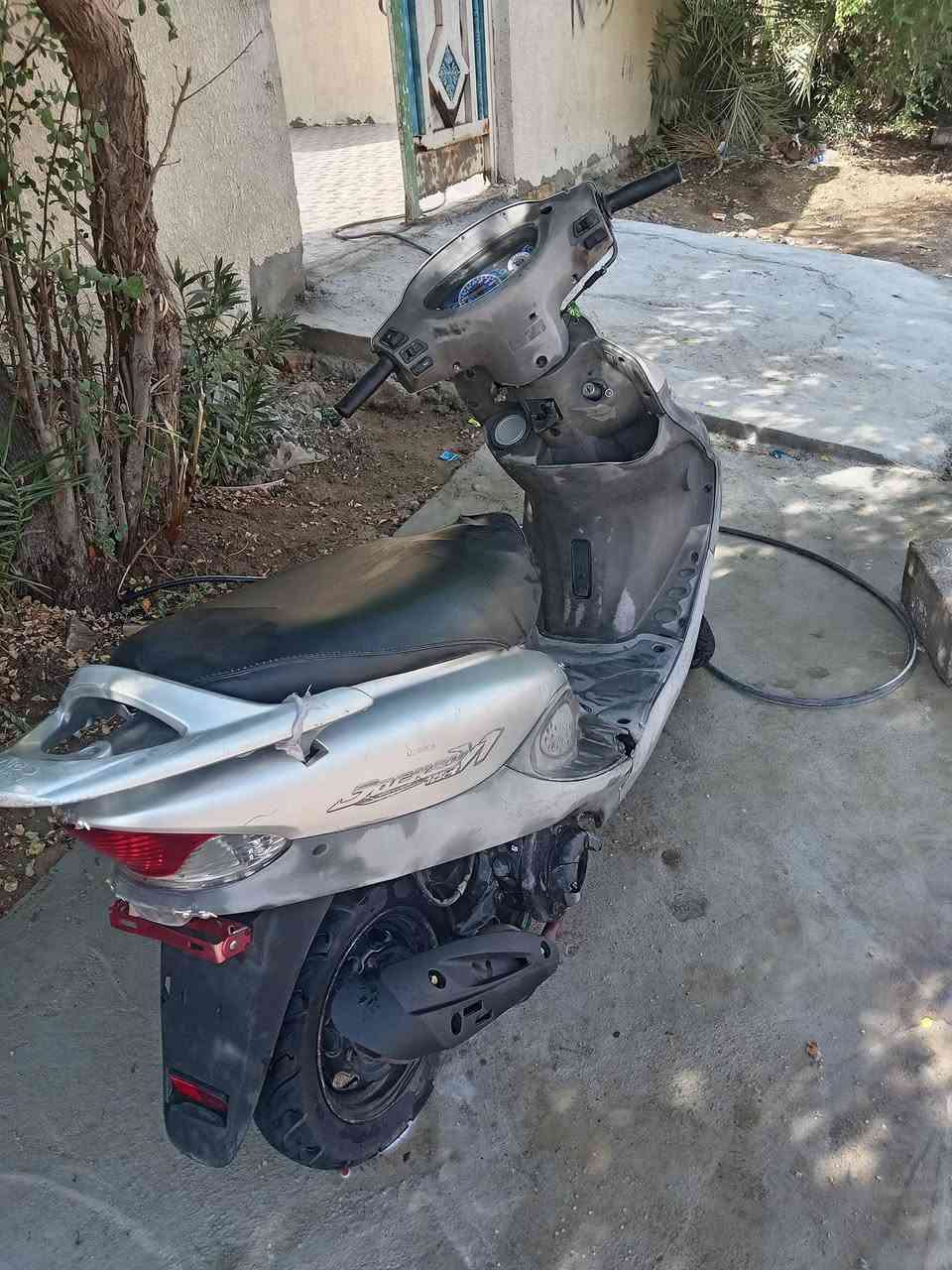 السلام عليكم كامكو V1 للبيع
موديل 2009 مكينة 125 دراجه شغاله
رفاعي صوب بني ركاب السعر 325 وبيه مجال
*********** وبي واتساب
