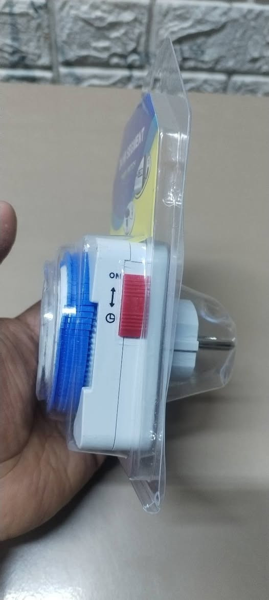 مؤقت ميكانيكي بـ 24 ساعة مع مقبس أوروبي.

يمكن برمجة المؤقت للتشغيل والإيقاف التلقائي للأجهزة الكهربائية، مثل الأضواء أو السخانات.

يتميز المنتج بـ 96 مقطع تبديل، مما يسمح بفترات زمنية دقيقة تصل إلى 15 دقيقة.

متوفر 4 قطع
سعر القطعة 3 الاف
توصيل بصرة ولكل المحافظات


**إذا كنت صاحب هذا الإعلان وتريد حذفه لأي سبب، رجاءا أرسل رسالة إلى الدعم الفني**