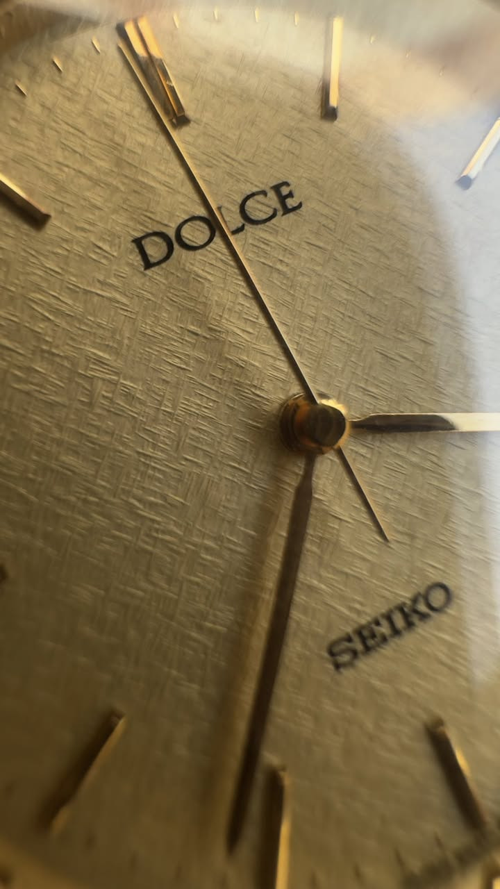 Seiko Dolce | سيكو دولجي 
طلاء ذهب سمك 30 مايكرون 
مينا كاروهات نوادر 
نظافة الساعة تقريباً 98%
السير + البوك اصلي 
دقة الساعة جداً عالية 
قطر الساعة 31
للحجز خاص 💌


**إذا كنت صاحب هذا الإعلان وتريد حذفه لأي سبب، رجاءا أرسل رسالة إلى الدعم الفني**