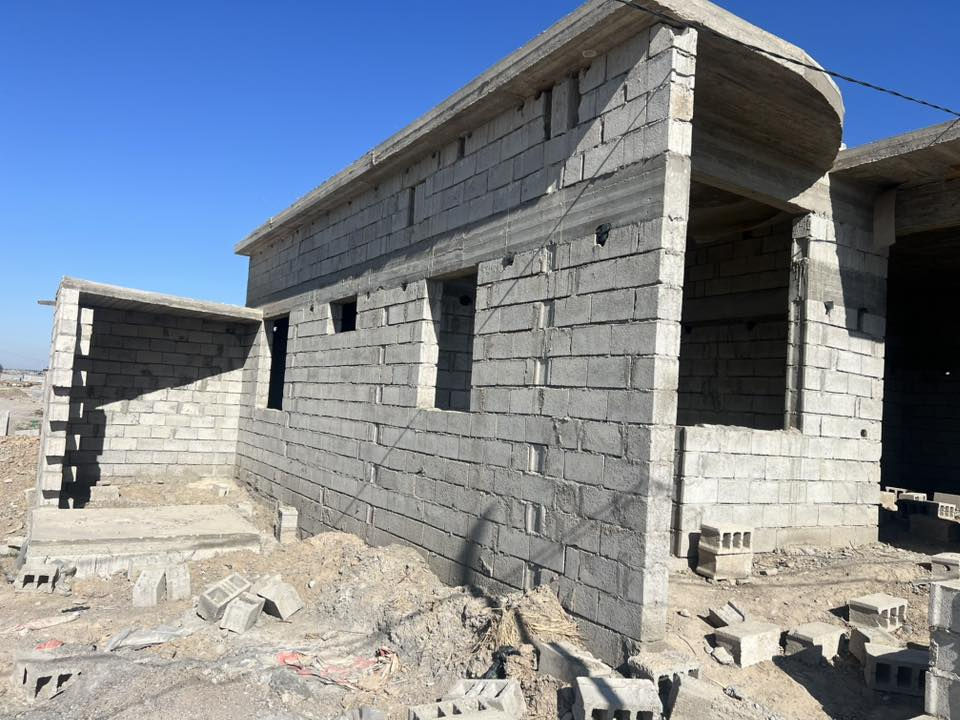 بيع مستعجل
عندي بيت هيكل مساحه ١٥٠ متر ركن بحي فدعم بدلعباس طابو زراعي سند ٢٥ بي غرفتين نوم وصاله واستقبال ومطبخ وصحيات داخليه وصحيات خارجيه وكراج سياره المحوله يمه وساحبله مي مشتغله شغل درجه اولى واصل لحد صب السكف سبب البيع لغرض عندي مريض يحتاجله عمليه ***********
