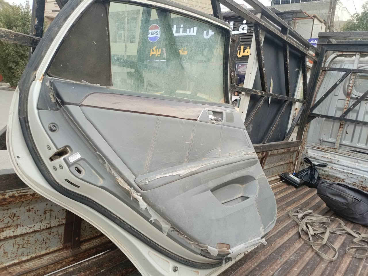 السلام عليكم متاح ابواب افلون واحد خلفي واحد امامي مكاني بغداد الغزاليه. ***********
