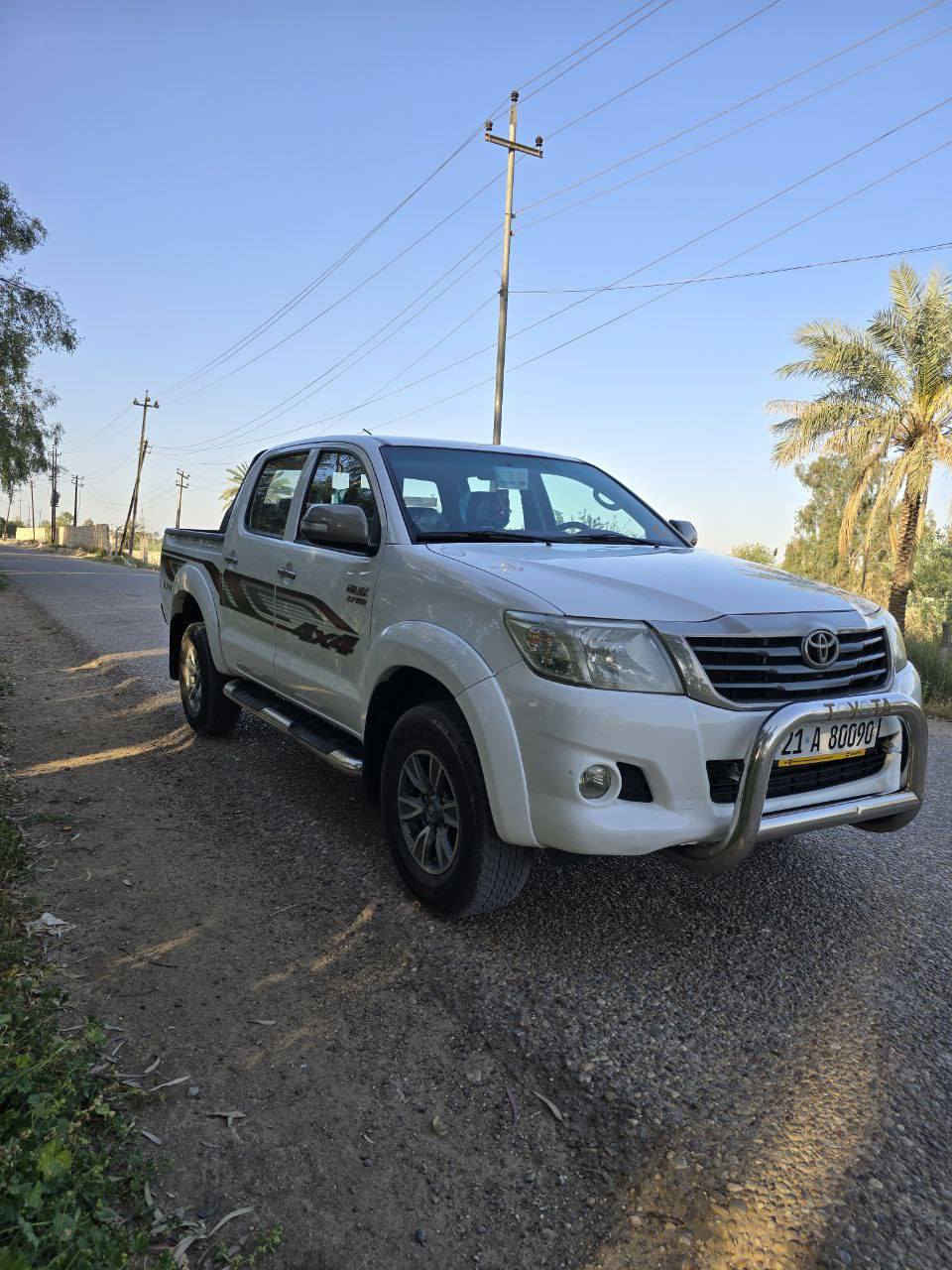 السلام عليكم
سيارة للبيع تويوتا هايلوكس 2012 عالي فور ويل كير عادي سيد نهرو كير ومحرك وحدادية مكفول وتخم تاير جديد 
مكفولة ما عدة الضربه بالباب الورا موضح بصورة أربع اصابع فقط 
الرقم سليمانية مميز تحويل ثاني يوم 
السعر 215 وبيها مجال 
العنوان بغداد حي البتول 
***********
