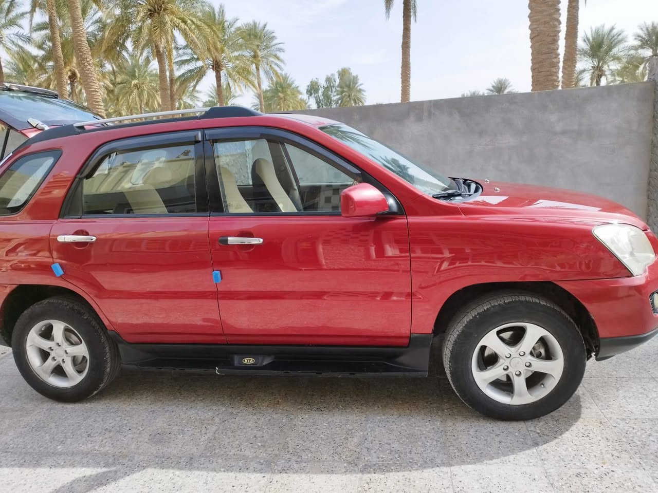 السلام عليكم .
سبورتج 2010.مكينة وكير وتبريد .خير من الله نظيفات كلش .
بيها صبغ بابين خلفيات بدون دواخل   وبارد بمكانين .السيارة نظيفة داخل بيجي .
سنوية بنهاية ال26 
شرط التحويل مكانها ديالى ناحية السلام .
عارضها 108 وبيها مجال للشراي .
*********** .او تدخل خاص وبخدمتكم
