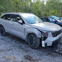 من رخصة الادمن للبيع سورنتو 2024 امريكي حادث بسيط جدا بدون ايرباك مكين...