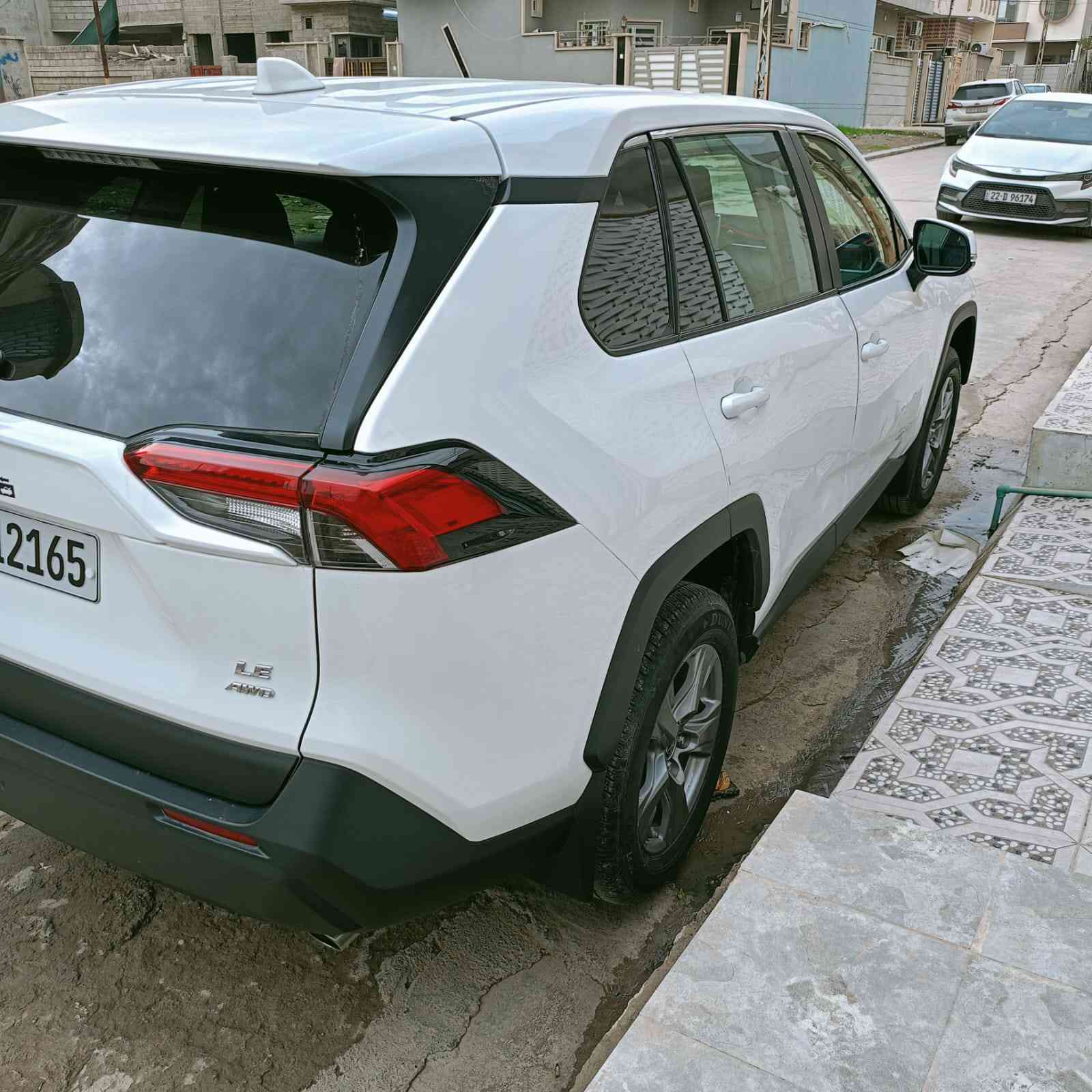 السلام عليكم ورحمة الله 
سيارة تويوتا راف فور 2023 أبيض رقم أربيل ماشيه 34KM مواصفات LE السيارة 6انضمة قيادة 
تبريد قطعتين 
اشاير في المرايا 
مع حساسات اجتياز
السيارة ضررها بارد مع تقلم فقط
السعر 212 وقابل للتفاوض
متوفر فقط واتساب او اتصال 
رقم الهاتف ***********
