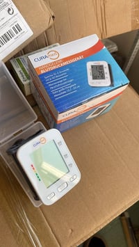 جهاز قياس ضغط • إلكترونيات