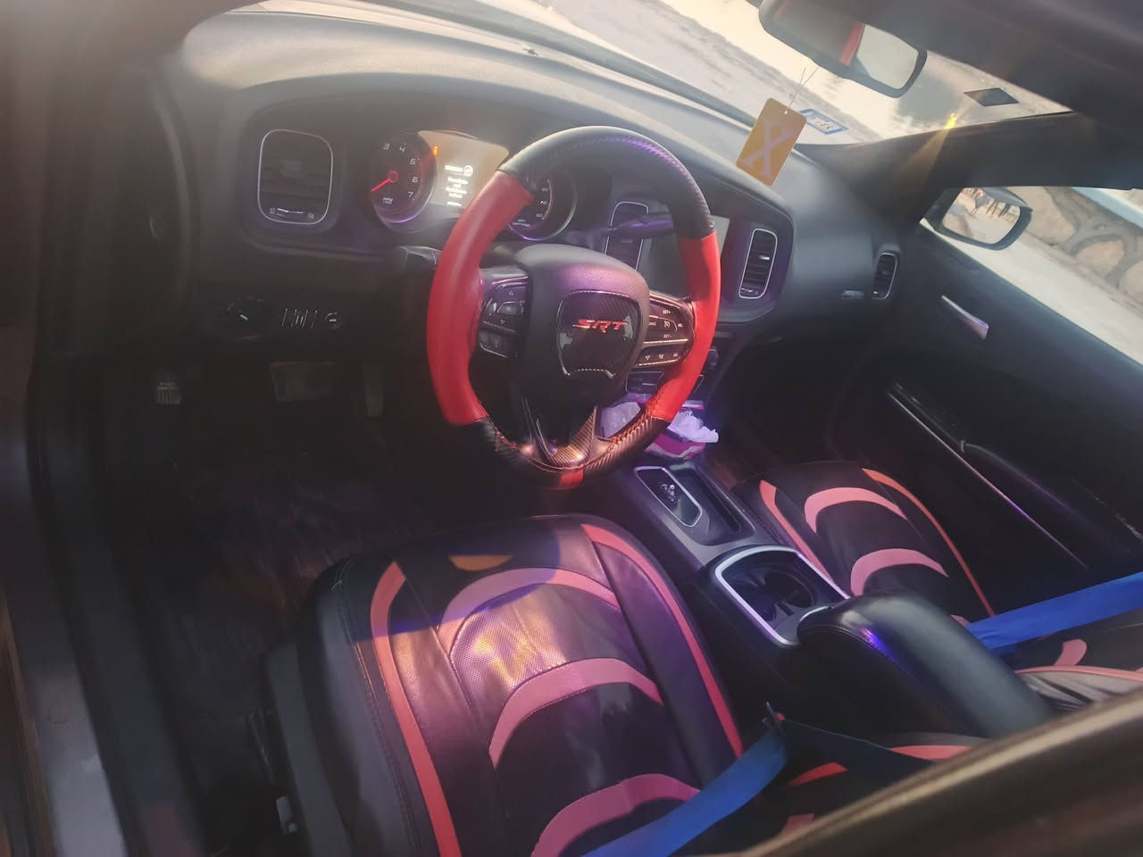 للبيع جارجر موديل 2016 السياره حلوه مال بيت بجم كبس وصار بيه حادث بلعراق جاملغات وقبق جنطه بجم كبس السياره بوليسي هيمي 8 سلندر 5و 700 السياره خير من الله كفاله كير مكينه حداديه كامله جديده قبل يومين من مسويه السياره بسمي تحويل نفس اليوم  وسونار السياره بلمنشون محدث بنيد بس ونصبغ بجم كبس ***********
