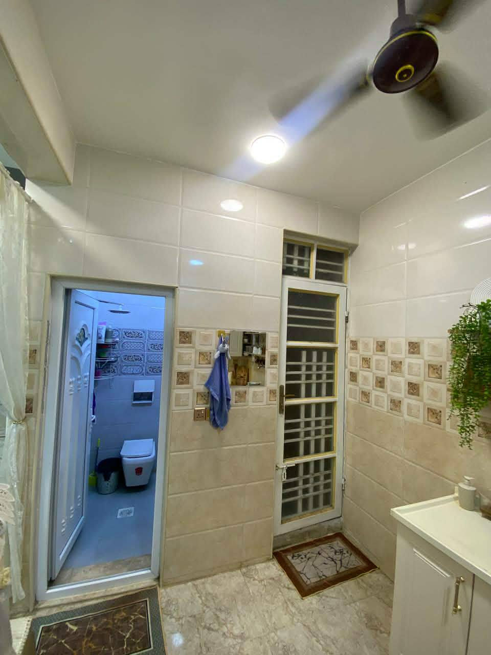 السلام عليكم مشتمل للبيع🛑
٥٠م. طابو صرف بناء حديث العنوان الثعالبه ال ٨ألاف طابقين يتكون من استقبال حولي مطبخ خدمات 
وغرفتين فوك الواجهيه طابوك بعدها أما ملبوخه 
الاستفسار  الانتصال ع رقم
***********
