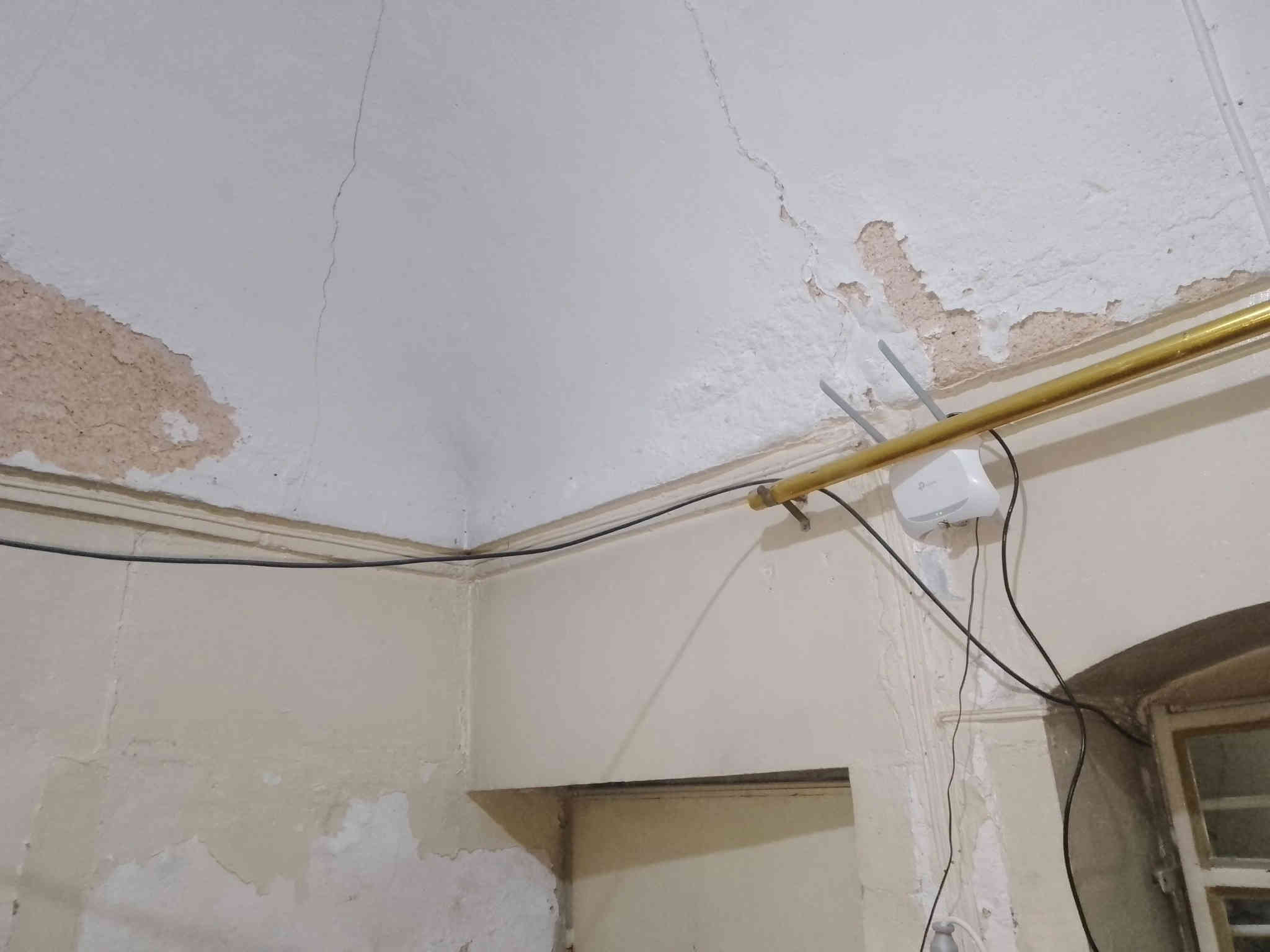 السلام عليكم 
بيت ورثة قديم للبيع
مساحة 63 متر 
موقعو كلش زين وقريب عالشارع العام 

جانب الايمن /  فاروق القديم قريب على جامع عمر الاسود والبان الشيخ 

للأستفسار الاتصال على هذا الرقم ‏‪***********‬‏
