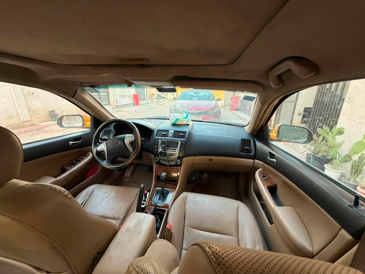 BYD F6 موديل 2011 للبيع
(37) بيها مجال بسيط لاغير 
محرك كلنت مسيبوشي 2400
كير ومحرك عقل  مسيبوشي ومكفولات 
تبريد مكفول فقط غاز ❄️
السيارة بيها منظومة غاز جاهزة وشغالة
خزان الغاز الدائري بمكان السبير مرتب ونظيف
السياره بيها نقوصات بسيطه جويتر ، وترتيب بل كهربائيات يكلف 100 ، وغرفتها تخبل ونظيفة وجاهزة 
مصفره هيئ وغرمات تحويل مباشر 
اخوان السياره مال واحد يشتغل بيها على باب الله يعني (مال خبزه ) بياع شراي مابيع اقساط مابيع وعده مابيع 

* دعامية أمامية تبديل أو تصليح حسب رغبه بيها كسر بسيط 
* زنجار بسيط بالهلالات يحتاج تلكيط
* الجاملغ الأمامي جهة السائق يحتاج تبديل أو صبغ حسب الرغب

مكاني بغداد - ابو غريب 
رقم الهاتف : 

***********

