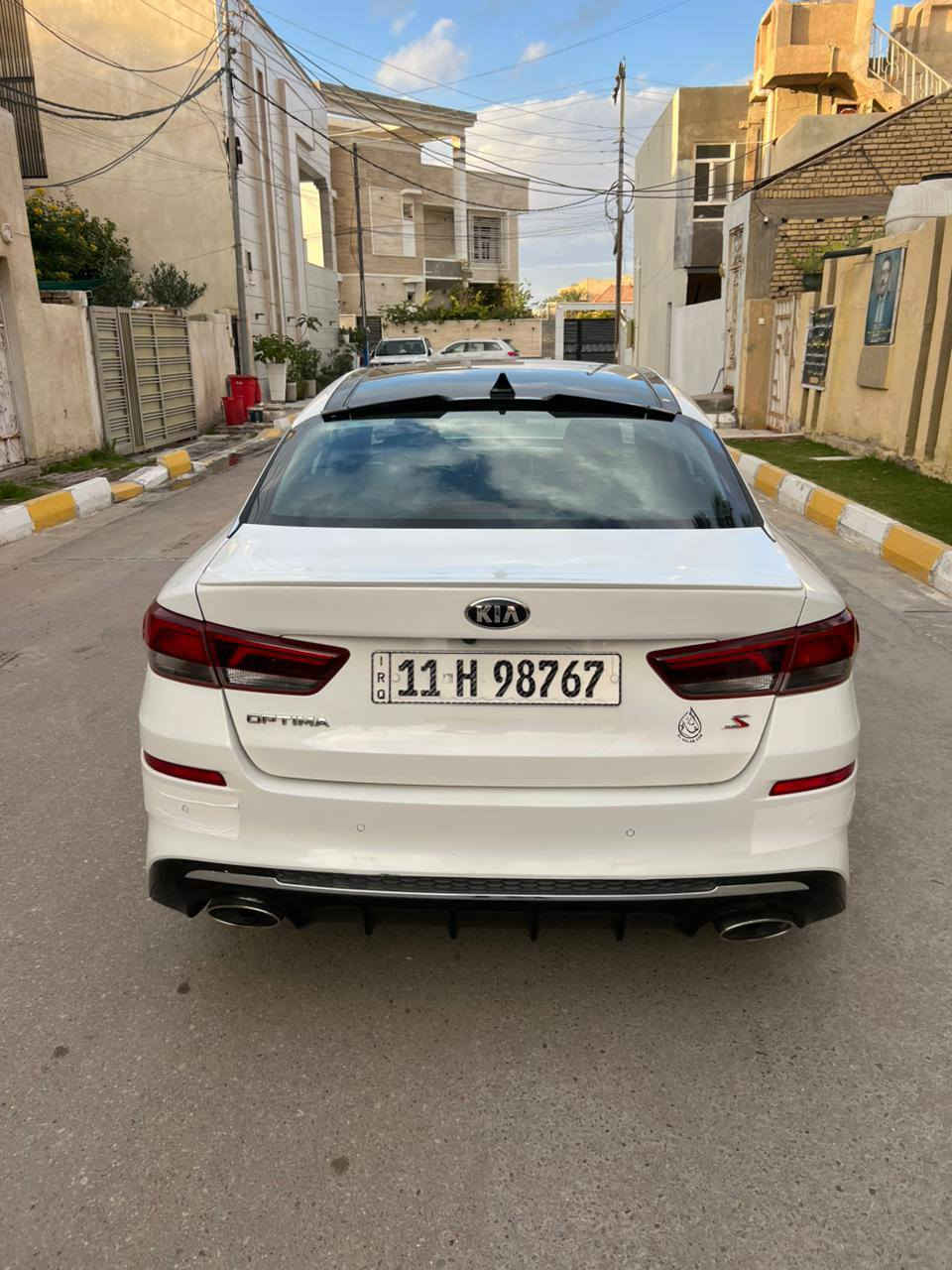 السلام عليكم 
كيا اوبتيما 2019 أمريكي حادثها جاملغ وبنيد مبدلات والباقي كفاله رقم بغداد تحويل فول مواصفات للاخير واحد على واحد ماشيه 90 الف 
محرك 2400 كزوزين 
السعر 148 وبيها مجال الشراي يتصل وبلخدمه *********** مكان السيارة ناصريه مركز
