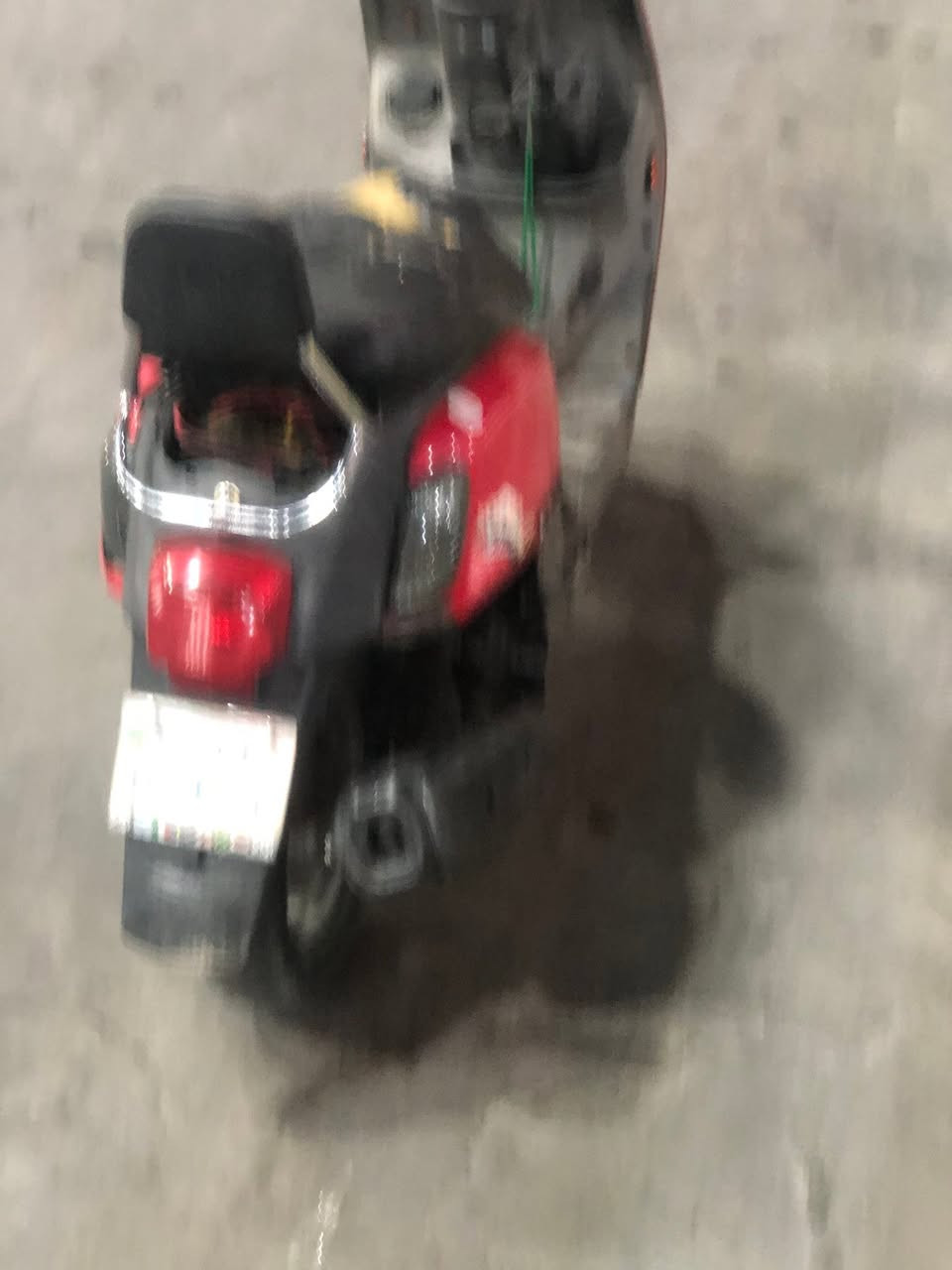 السلام عليكم اخوان دراجه بوليس مصطره نوزل  للبيع صار ٣ اشهر  نازله من رمبه مكينه مكفوله برغي مامفتوح بيه اتكفله كامله بحاله الوكاله عل وضعه بلاد بيه جاملغ امامي انكسر وبدلته بلادي كفرات ختم واحد امانت الله دراجه نصبه ومعدل وشلعه كامله عل اخر حبايه عل ايدي والله  تجي تكلب وشوف احلى من صور والله مكاني بغداد الشعب شارع الصحه رقم ***********  اتصل وبلخدمه السعر 650 وبيه مجال
