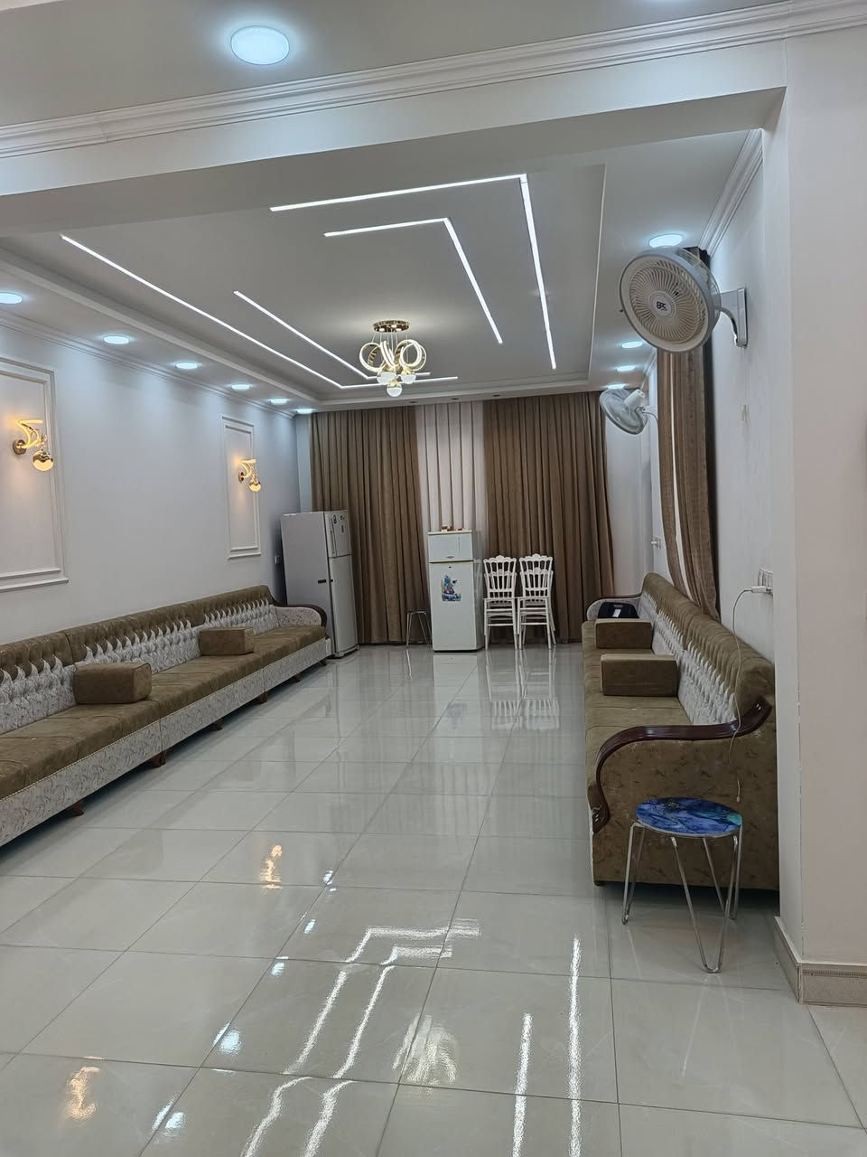 ياالله سلام عليكم
بيت للبيع مساحه الكليه 1000م بناء طابوگ  بناء 200م  يبعد عن شارع العام 100 م

 العنوان منطقة الشوفه  قرب المشتل  

 محتوياته  غرفتين  ديوانيه  وصاله عدد 2  ومطبخ وصحيات. 

كافه الخدمات 

سعر 130 وبي مجال بصيط لجاد  

  

الهاتف /‏‪***********‬‏
