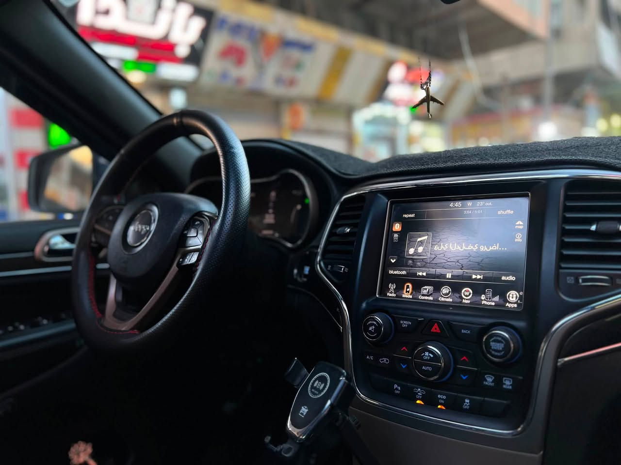 جيب  اوفرلاند ( 4*4 )  دفع رباعي
رادار امامي وجانبي وخلفي
نظام التحذير الامامي 
مثبت السرعة  cruse control
نظام التعليق الهوائي ( جكات تصعد وتنزل ٣ وضعيات ) 
محرك 3600 V6
بانوراما  كبيرة 
كشنات جلد 
داخل اسود 
كير طيارة 
كير ومحرك وبدي مكفول 
لون كحلي 
اشارة بالمرايا + رادار جانبي + تدفئة بالمرايا + انارة ترحيب + المرايا كهربائية + قلاب مع البگ + تعتيم ذاتي auto dim
المرآة الوسطية للسايق / تعتيم ذاتي 
مفتاح ذكي ( بصمتين ) 
ايرباگ فول 
شاشة كبيرة 
 ماوس وضعيات قيادة ( صخور ورمال وثلج وطين )  
شفتات بالستيرن + فول تحكمات ستيرن+ تدفئة ستيرن
كامرة خلفية بلادية + حساسات خلفية الكشنات الامامية   ( تدفئة + تبريد )
الكشنات الخلفية    ( تدفئة ) 
صندوق خلفي كهرباء
لايتات ليد + العدسات ترحيب تصعد وتنزل مع التشغيل
كشافات ضباب
تشغيل عن بعد
نظام الفور ويل + نزول المنحدرات
سماعات عدد ١٠ + دمام
مانع الانزلاق
دبل گزوز

رقم بصرة باسمي تحويل ثاني يوم 
امريكي كلين تايتل
/ البنيد بيه حالوب / قبل ٦ سنوات صار حالوب بمدينة الامل السكنية وعلى اثرها البنيد بيه اثر حالوب + طخة خفيفة بالجاملق الامامي الايسر ( موضحة بالصور ) باقية على وضعها 
اكفلها الك من الضربة والصبغ والغرق والبارد
اذا تفحص وتلكه بيها قطرة صبغ تاخذها مني ببلاش

السعر 205 وبيها مجال للشراي
واليشوف السعر مايناسبه
ان شاء الله يحصل الاحسن


**إذا كنت صاحب هذا الإعلان وتريد حذفه لأي سبب، رجاءا أرسل رسالة إلى الدعم الفني**