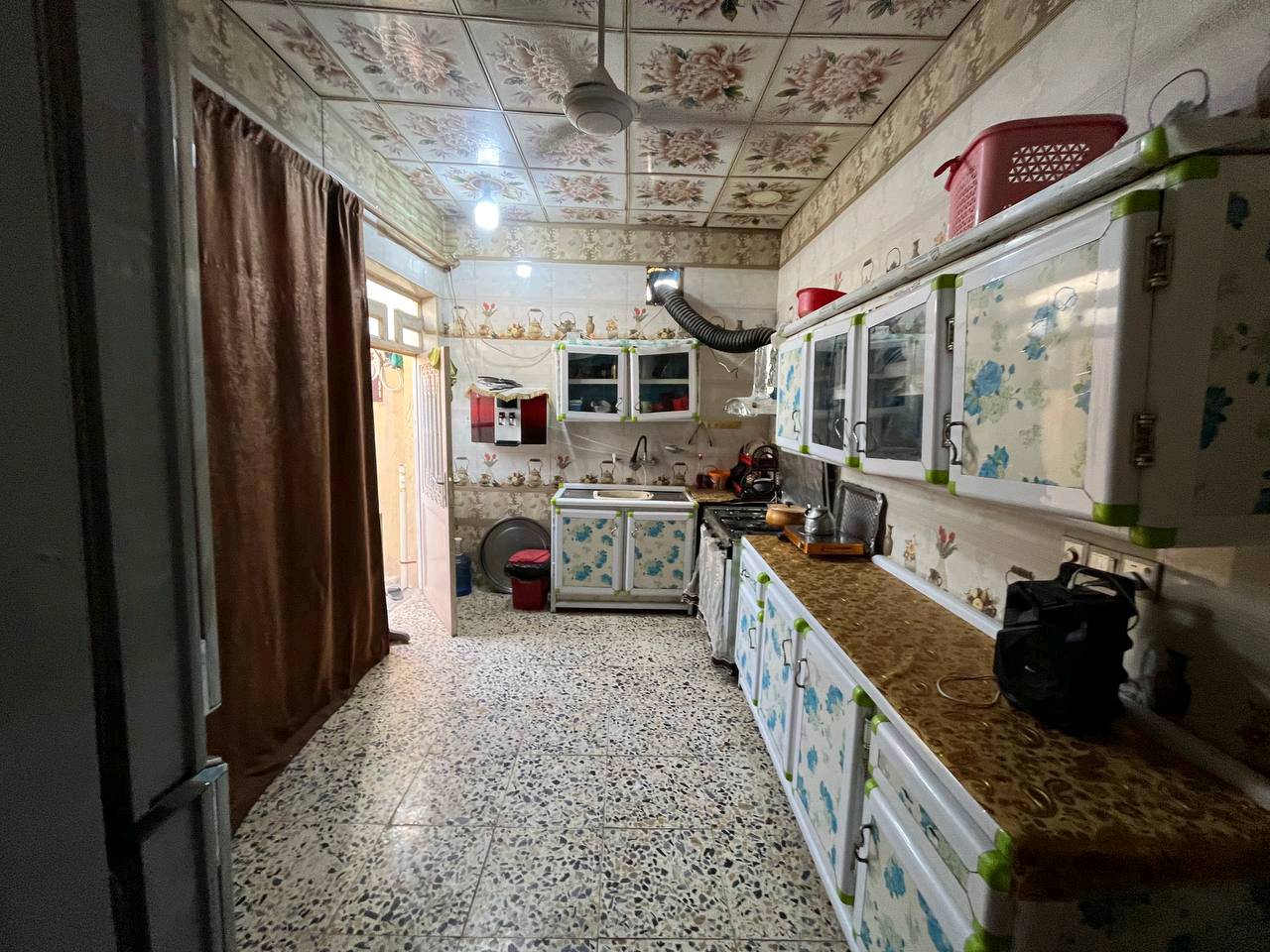 الكوفة البراكية شارع المطار القديم 
نهاية شارع علكم 
120م2 ركن  غرفتين وصالة ومطبخ واستقبال 
صحيات داخلية وخارجية 
صب اساس تسليح
