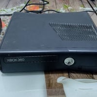اكس بوكس 360 نضيف ويا جويستك 2  السعر 120 الف وبي مجال  07724861699