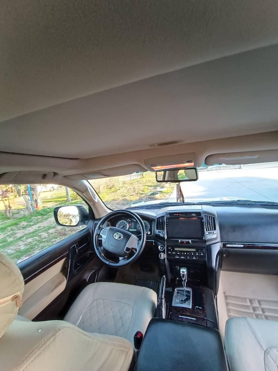 وەنەوشە 2011 ستینی بێ بۆیاخ
مەکینەو گێڕ و ئەکسل بێ کرانەوە و بەشەرت 224 هەزاری حەقیقی ڕۆشتووە کامل کراوە بە 2015 دوو بست پیدی ئاڕ بەقەد سێ پەنجە پان ئەبێ بە چاملغی دواوەی سایەقەوەیە 
سعری 345 وەرەقە و مەعامەلە
0770 248 9494
0750 130 4409
