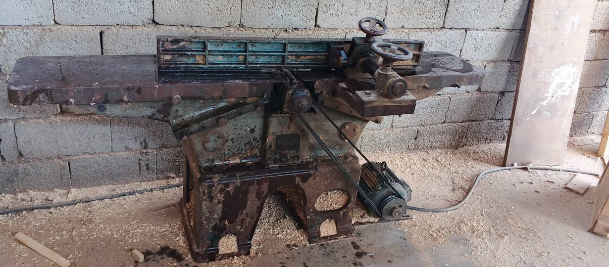 مكينه انكليزيه مابيه اي نقص   سعر750 وبيه مجال مكان تاجي 
*********** واتساب
