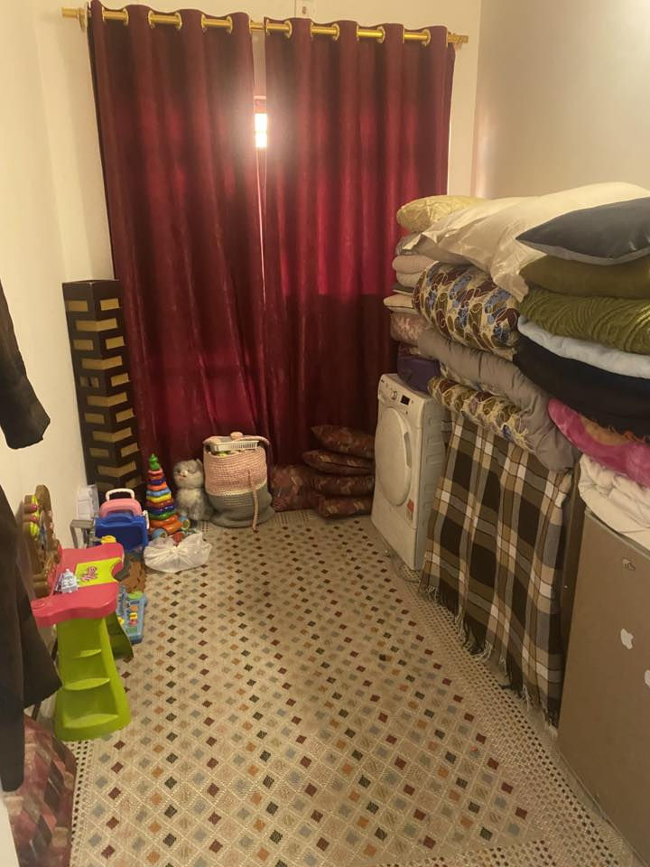 المساحة 75 متر
واجهة 7.15 بناء سنة 2017 
طابقين  يحتوي على 
مدخلين صالة ومطبخ 
وخدمات صحية عدد ٢
وغرف نوم عدد 3
الموقع الغزالية شارع مدير الامن مربع الصديق 
للاستفسار الاتصال 
***********
