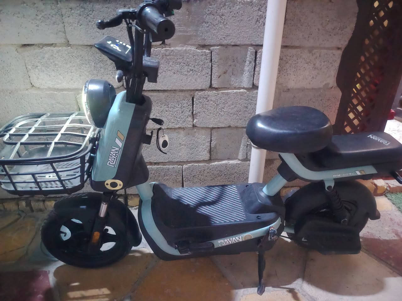 دراجه شحن R9 للبيع نظيفه جدا جدا
الحجم 14 شركة الريان 
السعر مراسلة الصفحه او الاتصال ع الرقم 👇
***********
