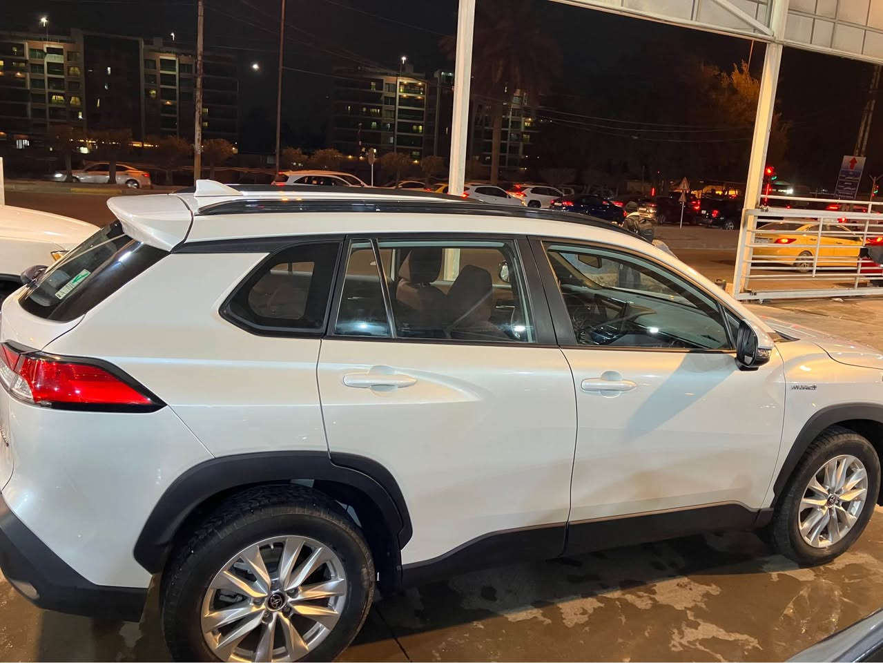 السلام عليكم،

للبيع تويوتا كورولا كروس (Corolla Cross) هايبرد.

🔴 المواصفات:

• الوارد: شركة SAS (وكالة).

• المحرك: هايبرد (اقتصادية جداً بالبنزين).

• العداد :27 كم فقط .

• اللون: أبيض صدفي.

• المواصفات الداخلية: شاشة، كاميرا، بصمة تشغيل، تحكم ستيرن، تبريد ثلج، داخل لونين مميز.

• حالة السيارة: السيارة نظيفة جداً وجاهزة 

💰 السعر:19,500$ (195ورقة) وبيها مجال بسيط للشراي.

📍 المكان: [اربيل ]

📞 للاستفسار: [***********] أربيل, العراق
