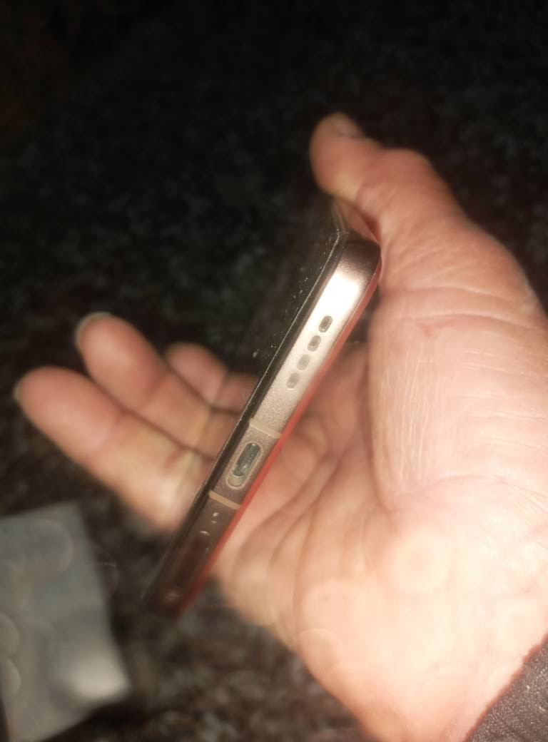 ريلمي جي تي 7pro ذاكرة ٥١٢ عشوائية ١٢ قابلة للزيادة ١٢ جهاز اخو الجديد نظافة ١٠٠ لايحتاج الى ذكر مواصفاته عملاق ادخل على اليوتيوب وعرف التفاصيل مكاني بغداد مدينة الصدر موبايل *********** السعر ٨٠٠خاص فقط بغداد, العراق
