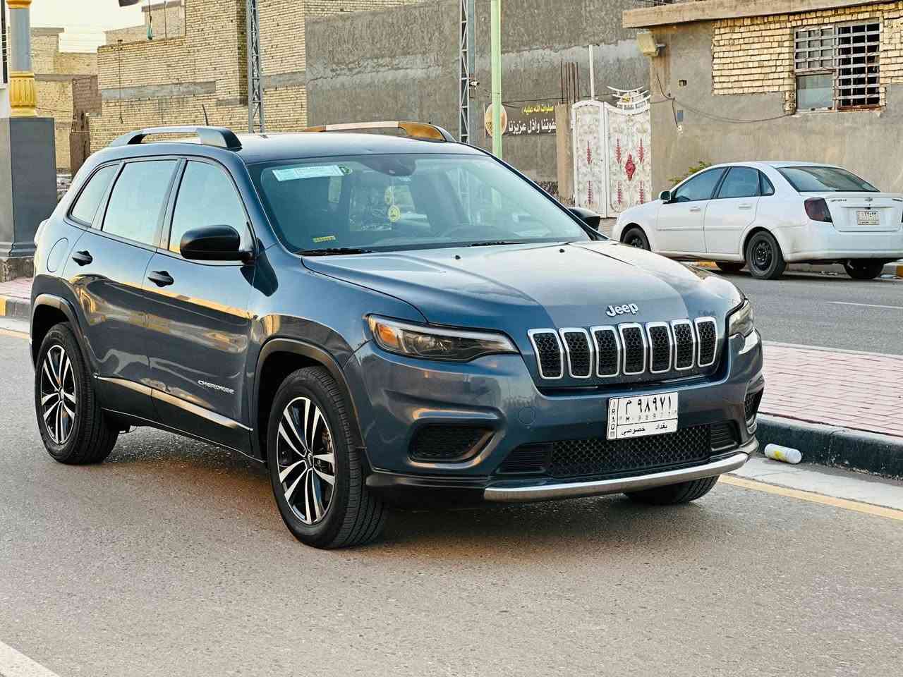 سلام عليكم جيب بزون موديل 2019 صبغ فقط ربع جاملغ خلفي بجم كبس السعر 117 وبي مجال موصفات مكينه 2400 قطعتين تبريد 4 وضعيات قياده فو ويل تحكم ستيرن جهتين شاشه كامره خلفيه حساسات سايد بريك بصمه وباقي موصفات المعروفه تبريد ثلج مكينه وكير كفاله حداديه تخم تاير سنويه لـ28 تحويل مباشر العنوان كربلاء للستفسار ***********
