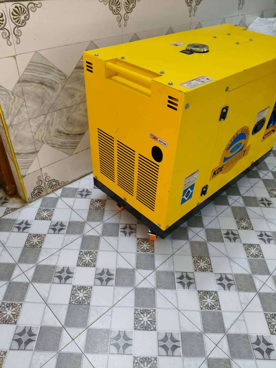 #مولده كيبور كاتم 8 كيفي 32 امبير حجم المحرك 192 F راس التوليد دبدوب حجم الكبير  نضافتهه 90% نسبه الكتم 80% ابد ماداخله تصليح السعر مليون و500 بيه مجال
المكان بغداد الشعب  @إشارة


**إذا كنت صاحب هذا الإعلان وتريد حذفه لأي سبب، رجاءا أرسل رسالة إلى الدعم الفني**
