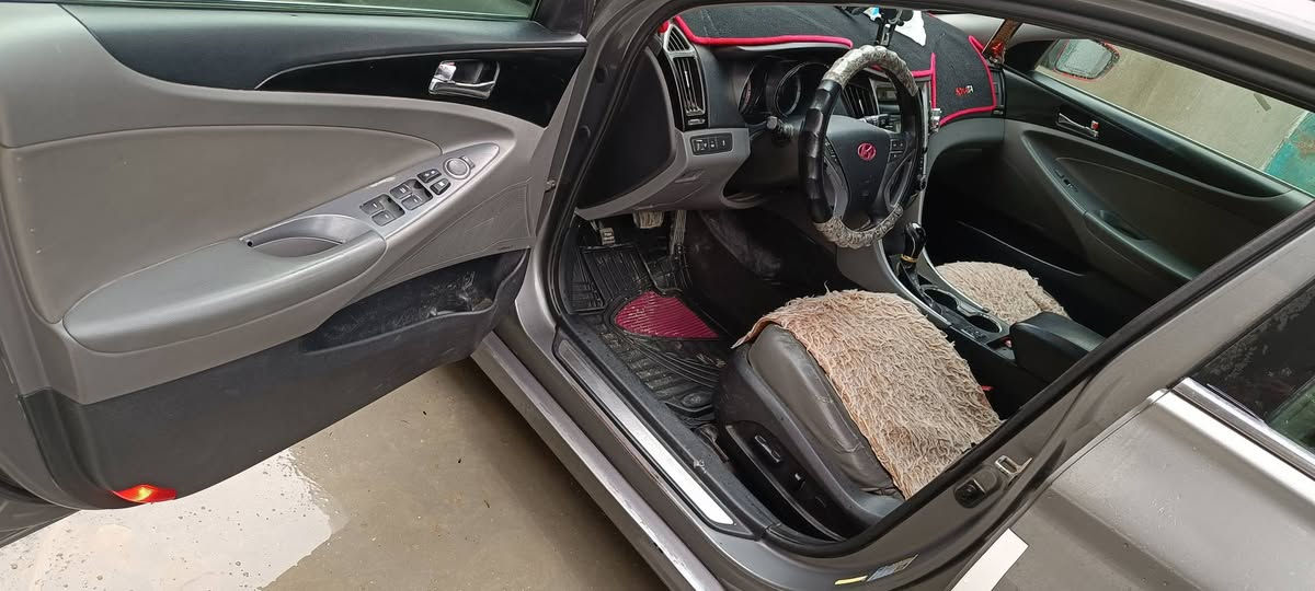 سلام عليكم
سوناتا 2012 أمريكي
حادث جاملغ امامي 
تدفئه تبريد فتحه بانوراما 
محرك 2400 جي دي اي
سنويه لل2030 بأسمي
رقم بابل دولي سياره كامله ومكفوله من اصوليات سعر 97
مكان سياره كربلاء
مكلف بلنشر
***********
